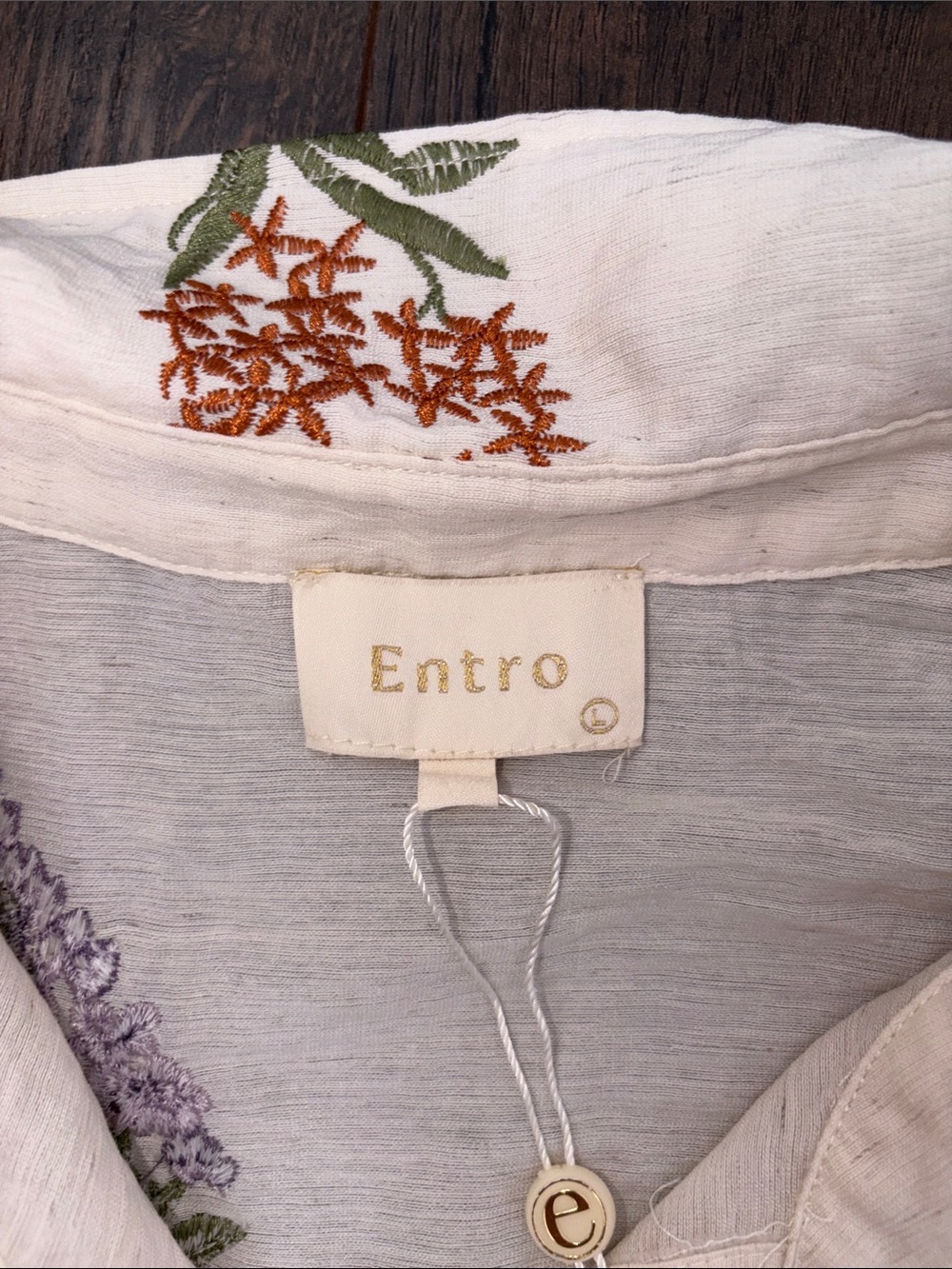 NWT entro Cream Floral Embroidered Button-Front Blouse - Picture 6 of 11